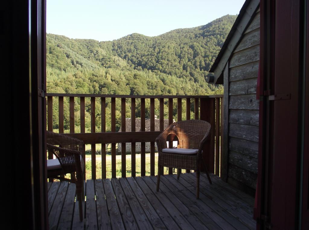 Les Chalets De La Foret D'Issaux Osse-en-Aspe Habitación foto