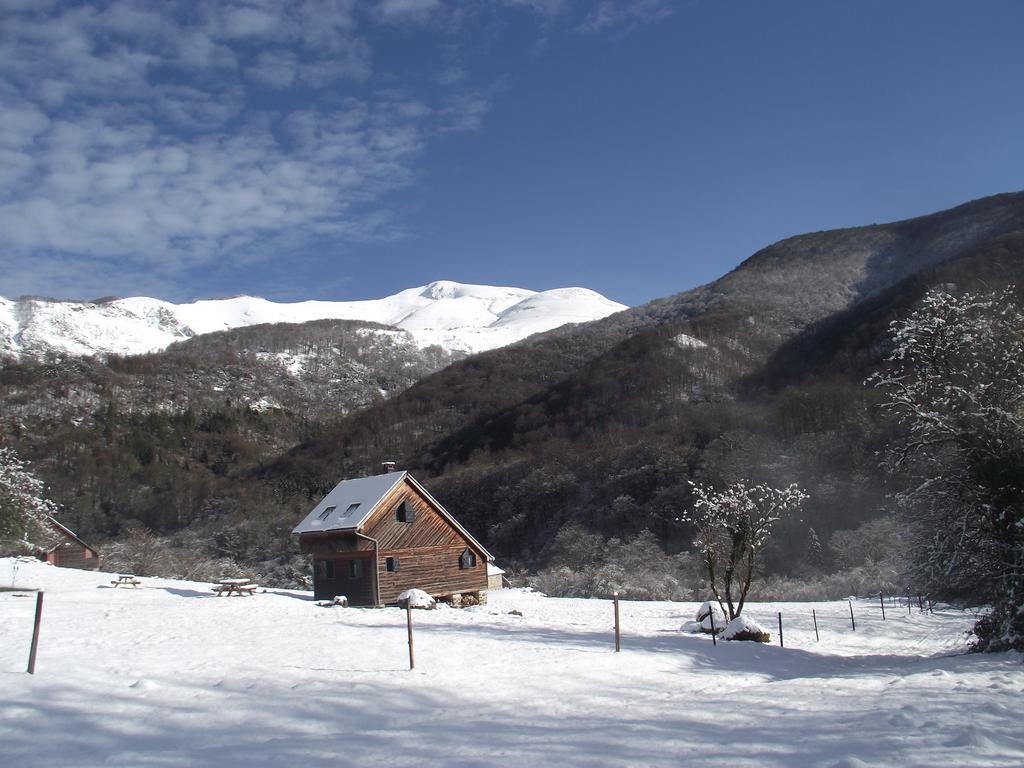 Les Chalets De La Foret D'Issaux Osse-en-Aspe Exterior foto